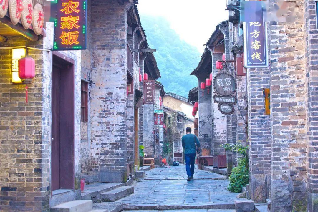 逃离破旧弃城